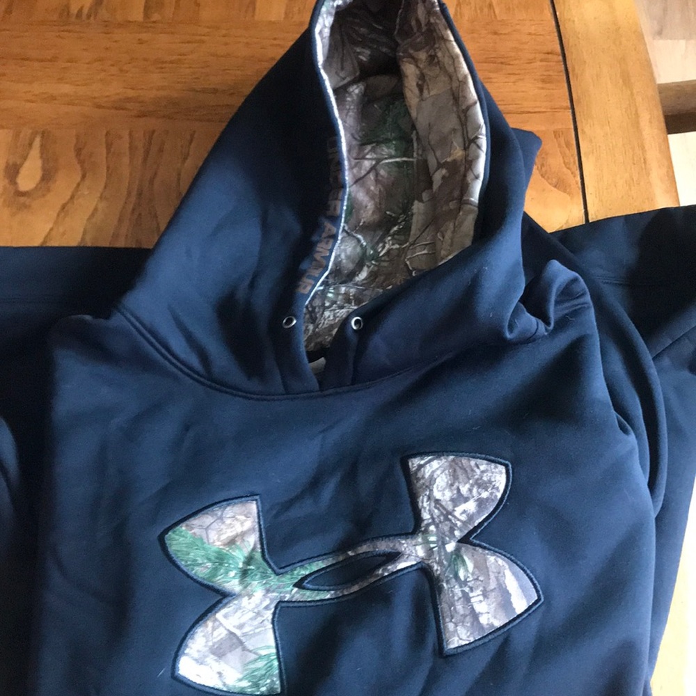 Men’s under armour hoodie